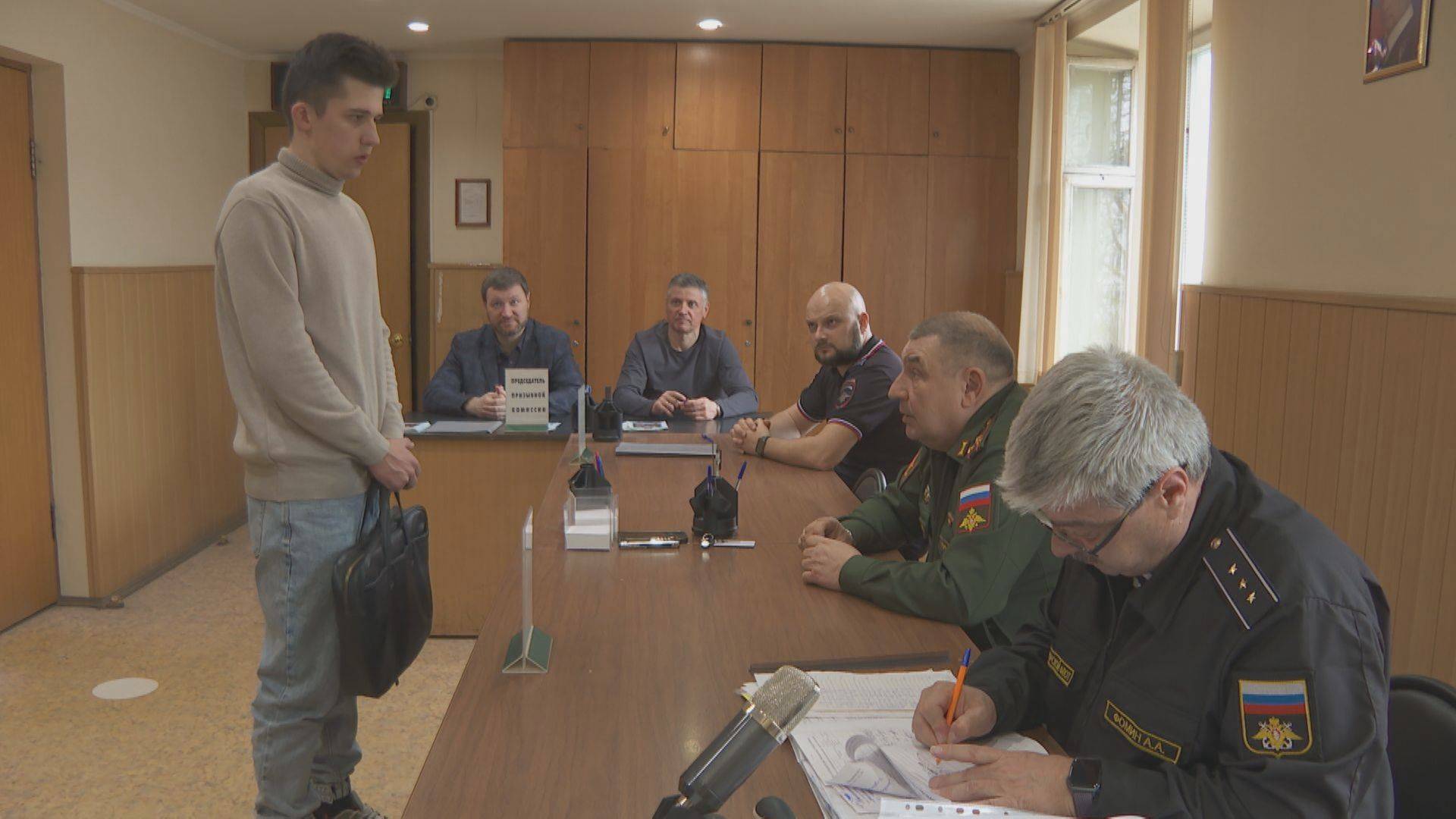 В России стартовала весенняя призывная кампания смотреть онлайн