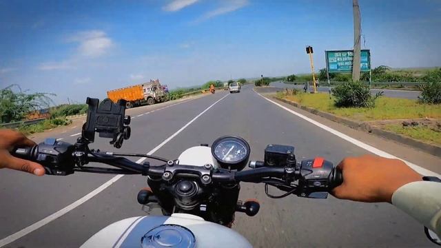 JAWA crusing at 120km/hr. CLOSE CALLS 😱 gwalior to agra with riders #rider смотреть онлайн
