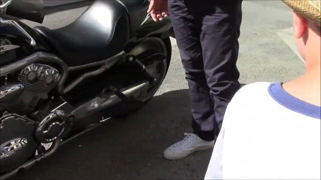 EXCLUSIVE HARLEY-DAVIDSON in PARIS смотреть онлайн