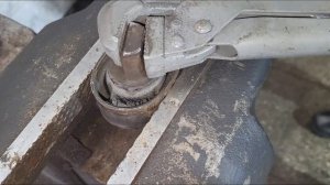 сайлентблоки переднего рычага Volvo XC90 распилил, что внутри?