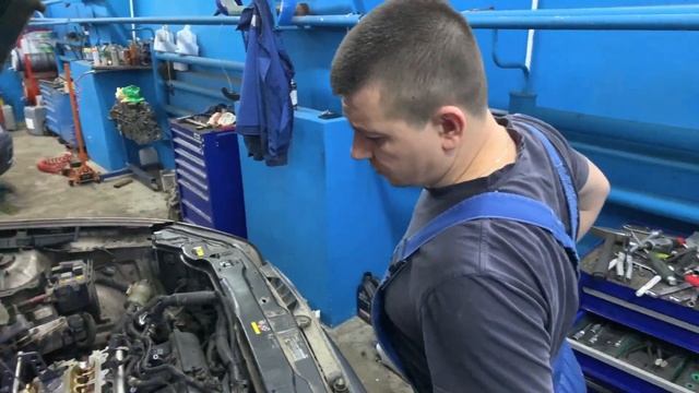 Замена цепи и маслосъёмный колпачков на двигателе Вольво 3,2. смотреть онлайн