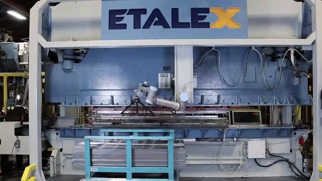 Universal Robots - легкая автоматизация производств! смотреть онлайн