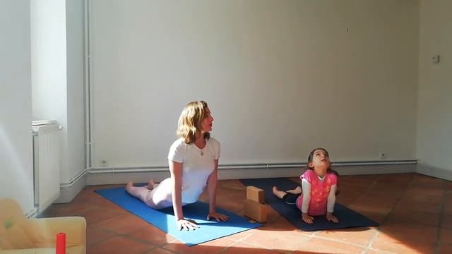 Vidéo 2, première séance de yoga avec Clara смотреть онлайн