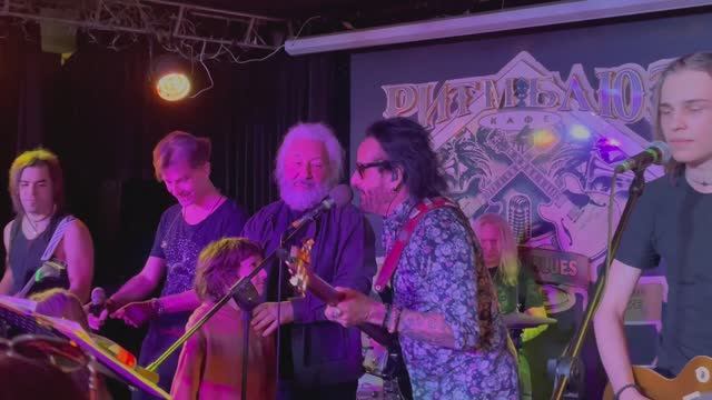 Парк Горького. «Распахни окно в любовь». Концерт в Клубе Ритм Блюз 16.02.2025 г. Любит.съемка