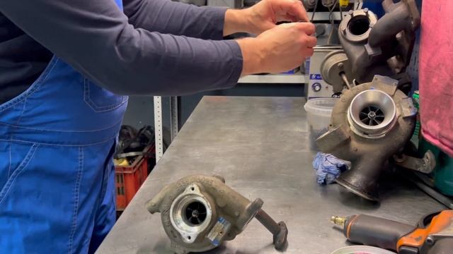 Разрушение турбины, как причина расхода масла на дизельном моторе Вольво. смотреть онлайн