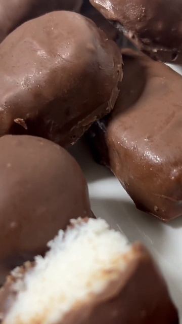 Chocolate bars bounty lover.#viralshorts #pikanadeeonyoutube смотреть онлайн