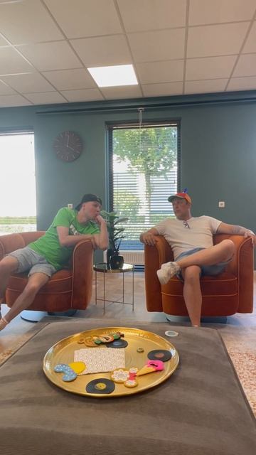 WIE KENT ER EEN LEUK RAADSEL? #top10 #dylanhaegens #mop #grappig #raadsel смотреть онлайн