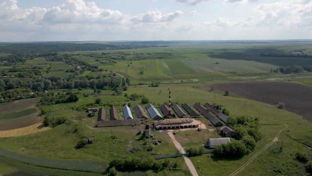 A Ukrainian village where you can buy a decent house for a few k USD смотреть онлайн