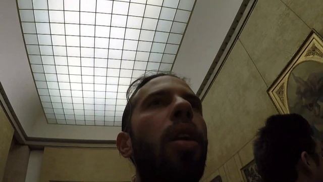 VARGA VIKTOR - MONA LISA KISS (Louvre Performance) смотреть онлайн