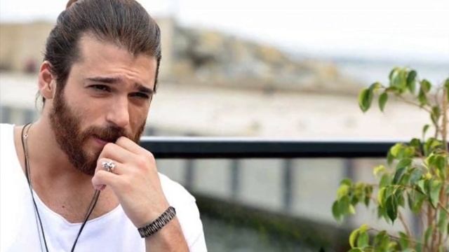 Sorprendió a todos con su respuesta a la breve pregunta que le hicieron a Can Yaman.. смотреть онлайн