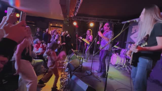 Парк Горького.  Scrim And Shout. Концерт в Клубе Ритм Блюз 16.02.2025 г. Любительская съемка