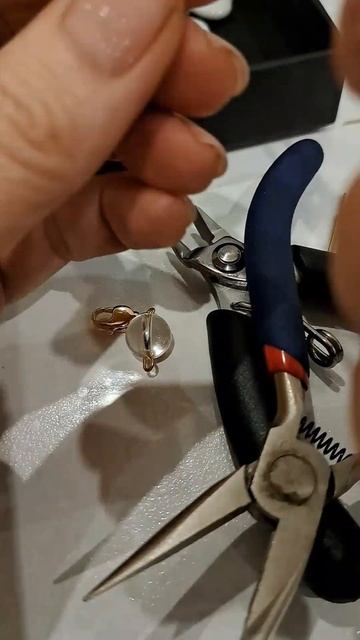 браслет с керамическими сердечками и горным хрусталем