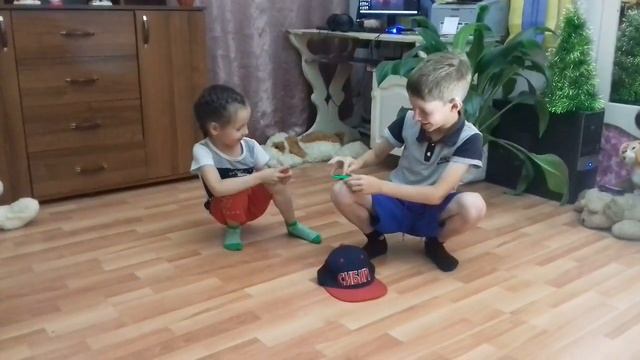 СПИННЕР ТРЮКИ! Трюки со спиннером для начинающих ! смотреть онлайн