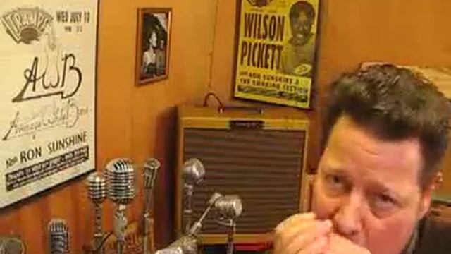 Shaker Retro Rocket Crystal Bullet Harp Mic w V.C. смотреть онлайн