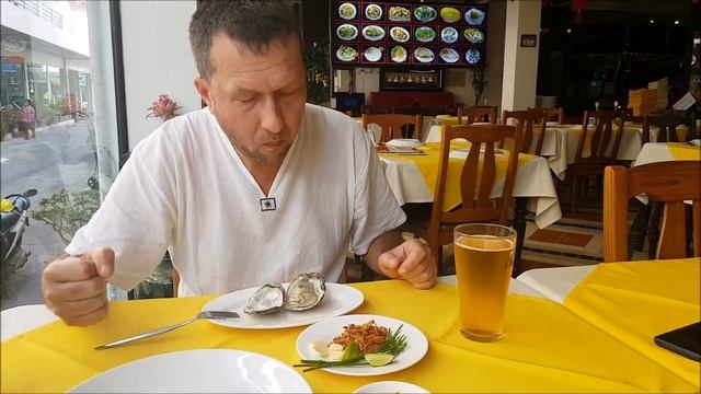 Тайланд, обед в ресторане, том ям и устрицы смотреть онлайн