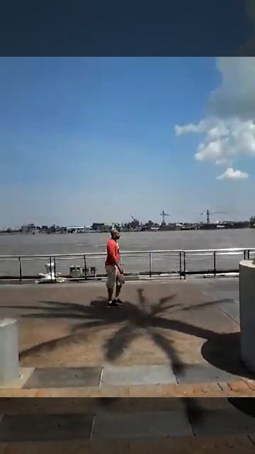 First visit on the dock смотреть онлайн