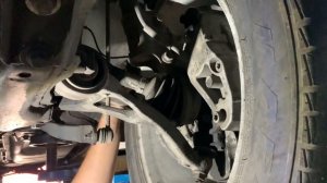 Замена ремня грм и помпы системы охлаждения на дизельном Вольво хс90.