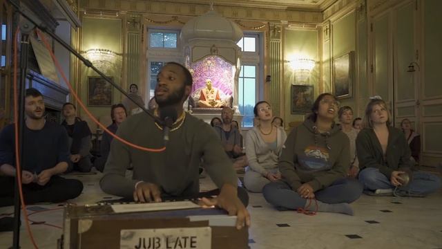 Ananta Gauranga - 30/04/2022 - Radhadesh Evening Kirtans смотреть онлайн