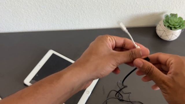 Apple Lightning to 3 5 mm Headphone Jack Adapter Review смотреть онлайн