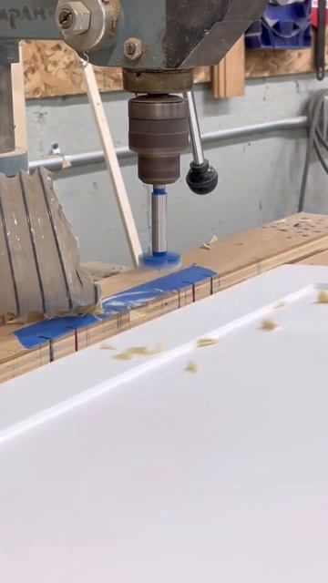 Drilling out for Blum compact door hinges w/ a 35mm forstner bit. #oddlysatisfying #shorts смотреть онлайн