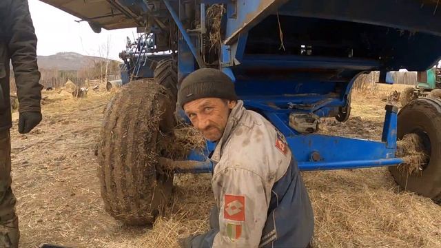 Битва за урожай. Порвало решето на комбайне. смотреть онлайн