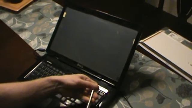 Laptop screen replacement / How to replace laptop screen Dell Inspiron 1545 смотреть онлайн