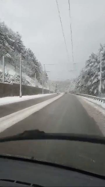 Утро 20 апреля, Крым, трасса "Симферополь - Ялта", снег смотреть онлайн