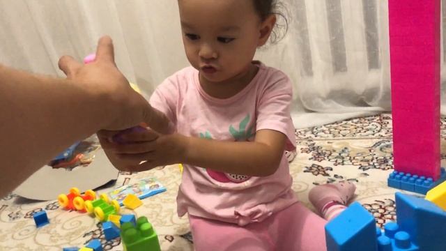 Аека играет в замок с кукла лол, Барби Мама, Barbie mom’s смотреть онлайн