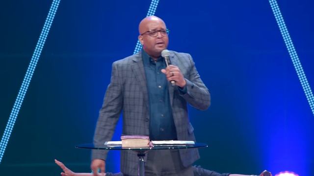 The God Who Keeps Us From Stumbling | Min. Kevin Taylor | New Life Church смотреть онлайн