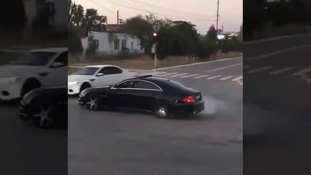 Пончики от Bmw и бурнаут от Mercedes