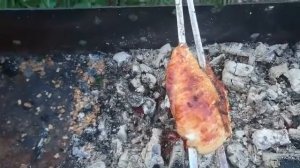 Запеченая на углях грудинка бройлера.