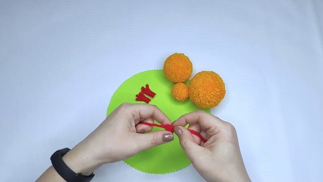 How to make chicken out of pom-poms-Gift Idea-Как сделать цыплёнка из помпонов-Идея для Подарка смотреть онлайн