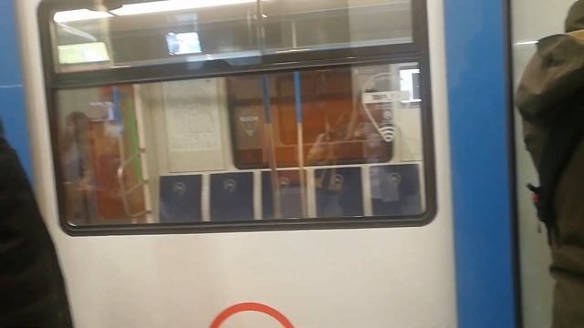 Станция метро Лухмановская. Посадки НЕТ!! Поезд следует в депо. (Москва 2020)