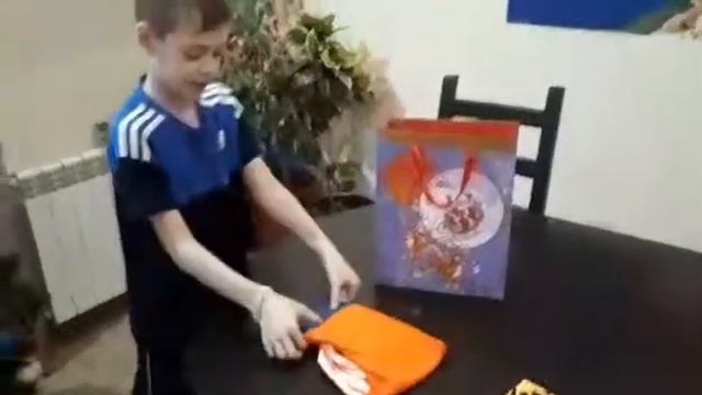Распаковываю подарки! #новыйгод #подарки #дедмороз #адидас смотреть онлайн