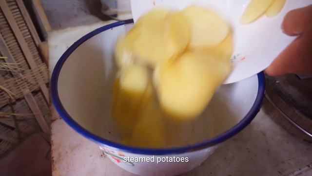 Primitive Chinese Life in the FORGOTTEN Village, Traditional Potato Recipes in Stone House смотреть онлайн