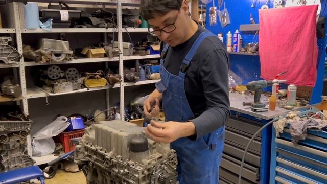 Инструкция №3 по сборке мотора VOLVO 2,5t - установка поддона. смотреть онлайн