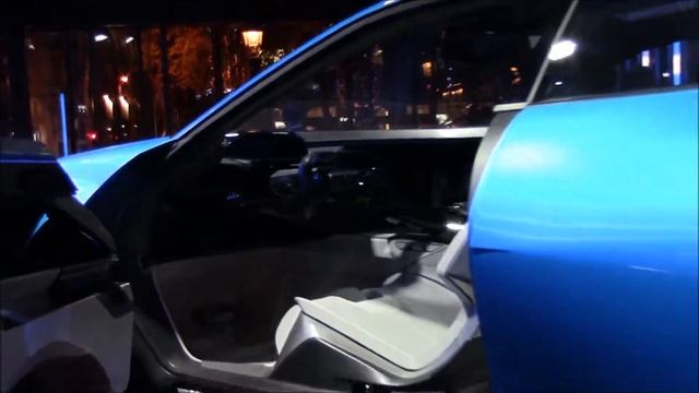 прогулки по Парижу. Автосалон Пежо смотреть онлайн