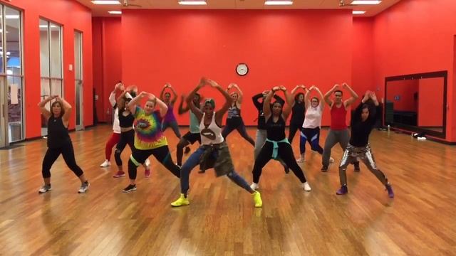 Zumba with MoJo: "Taki Taki" ft. Ozuna, Cardi B, and Selena Gomez by DJ Snake смотреть онлайн