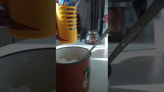 делаю кекс в кружке