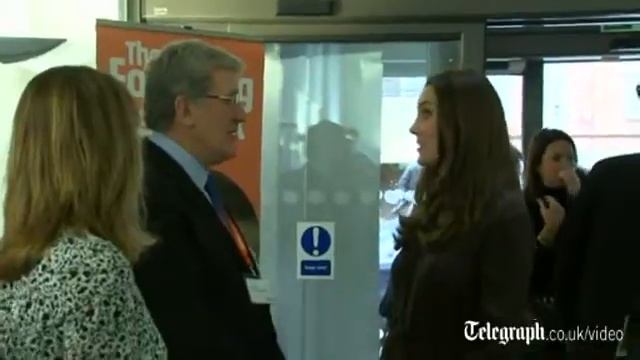 Watch: Kate Middleton takes time for tea with foster carers смотреть онлайн