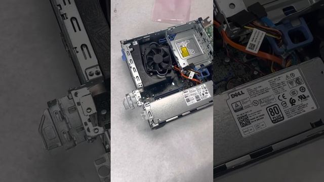 Installing a PCIe video card into a Dell Optiplex 7040 SFF смотреть онлайн