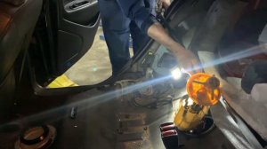 Замена бензонасоса на VOLVO S60 с полным баком.