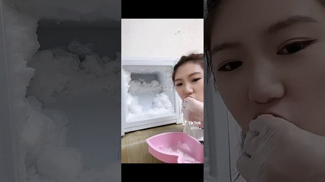 асмр поедание наледи из морозилки! смотреть онлайн