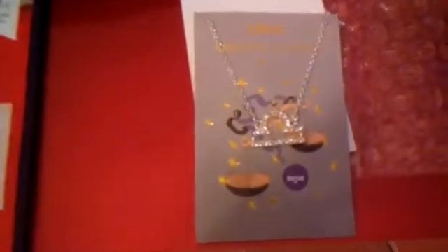 Видеообзор на брелок "Полярный Мишка" и Подвеску "Весы" от Avon смотреть онлайн