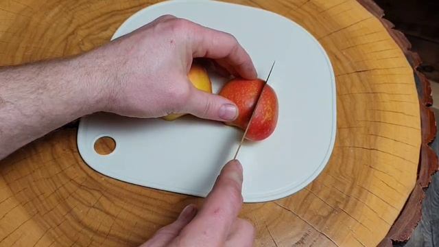 Samura Harakiri режет яблоко