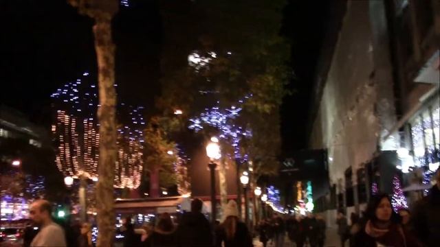 Рожденственский Париж. Avenue des Champs-Élysées смотреть онлайн