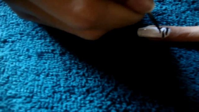 Zebra Nail Art using a toothpick смотреть онлайн