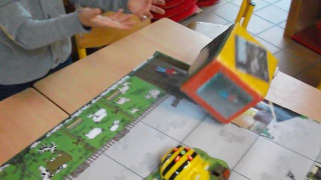 Bee-Bot: boerderijmat смотреть онлайн