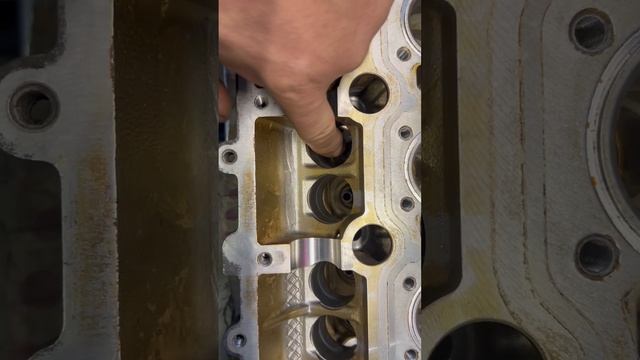 Обслуживание гбц Вольво с проточкой клапанов и сёдел. смотреть онлайн