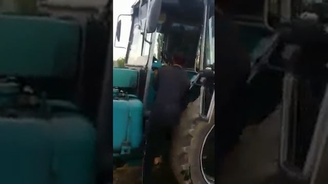 Заводим трактор з пульту смотреть онлайн